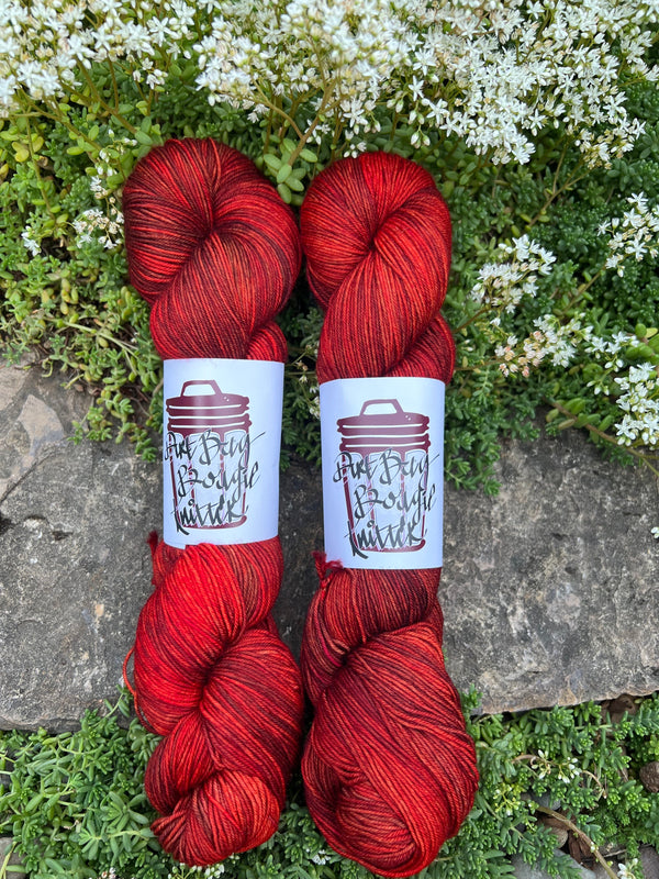 Ojo Del Tigre - The Dirtbag Bougie Knitter Yarn - Fingering 4 Ply